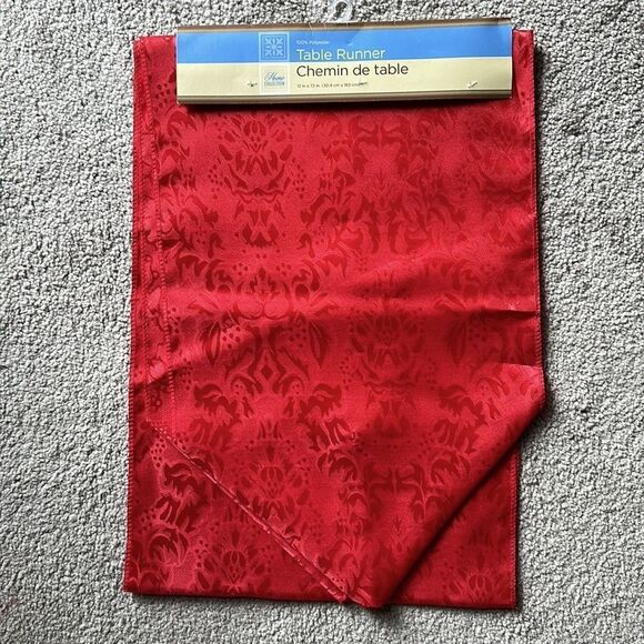 Home Collection Damask Table Runner! - Picture 6 of 6
